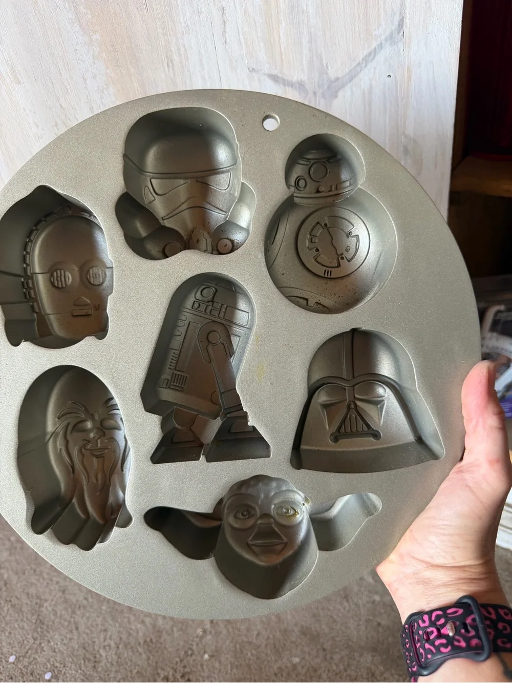 Williams Sonoma Gold Star Wars Character Cake Pan